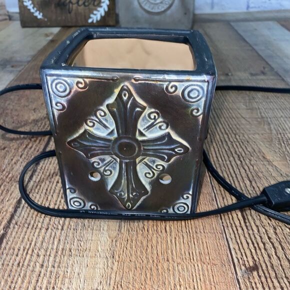 Scentsy DSW-HOPE Cross Full Size Wax Warmer - Picture 8 of 16